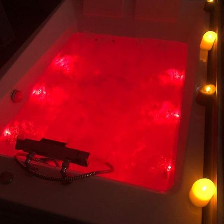 Chambre Privative Avec Baignoire Balneo Crespin  Exterior photo