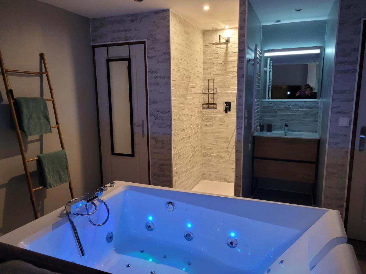 Chambre Privative Avec Baignoire Balneo Crespin  Exterior photo